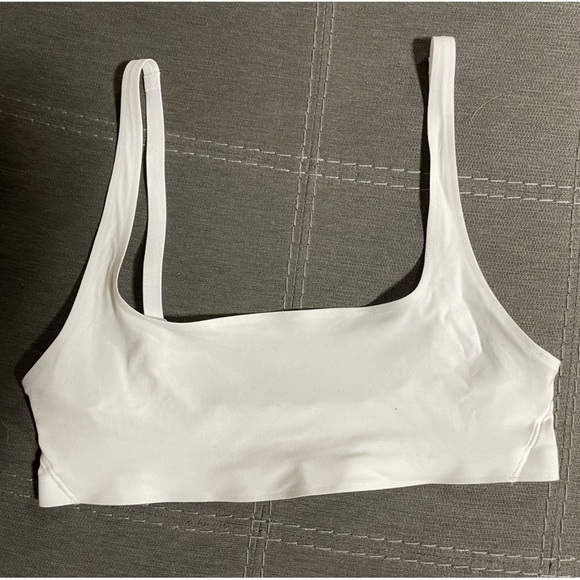 LULULEMON- Wundermost Ultra-Soft Nulu Scoop-Neck Bralette white
A-D Cups - Picture 3 of 5